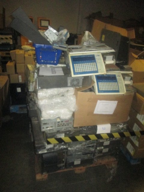  Aprox. 200 Peças: CPUs, balanças, switches, antenas