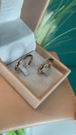 Par de alianças ouro amarelo 18k com diamantes volta completa 1.5pts - 4 e 3,5mm - Aprox. 6gramas