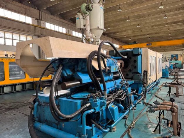 INJETORA PARA PLASTICOS MARCA TC TSONG CHERNG CAPACIDADE 820 TONELADAS ANO 2010
