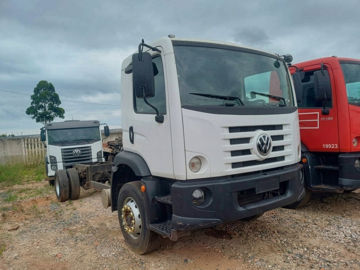 VOLKSWAGEN CONSTELLATION 22/23