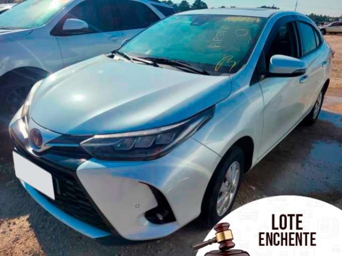 TOYOTA YARIS SEDA 23/24